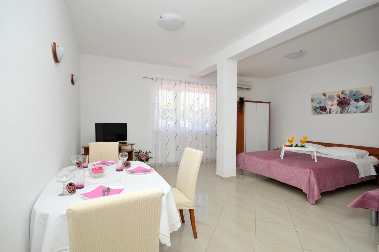 Apartments Roza Trogir Exterior foto