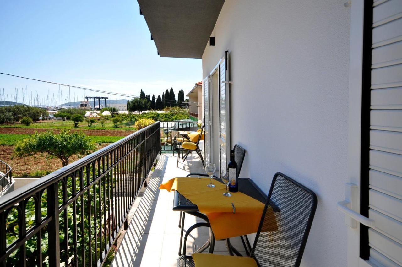 Apartments Roza Trogir Exterior foto
