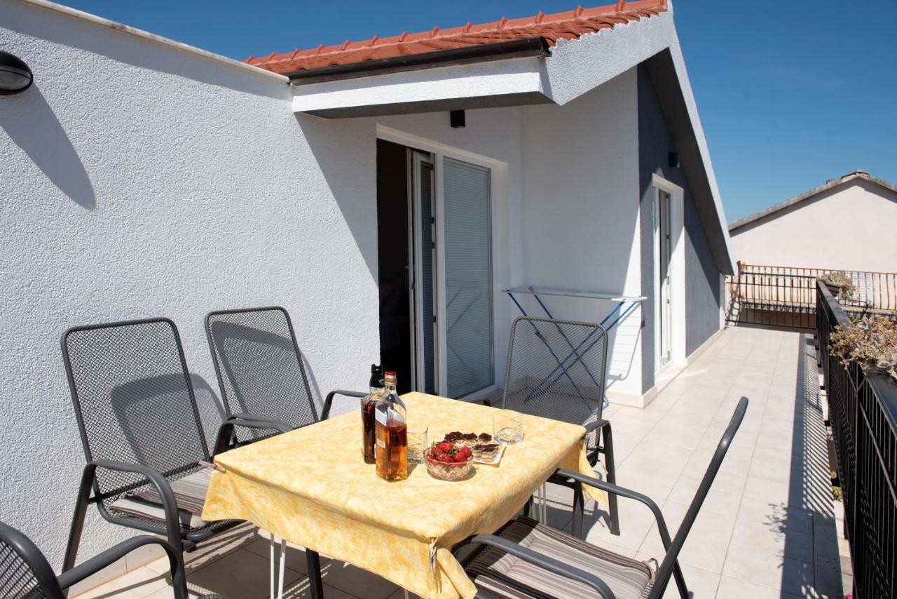 Apartments Roza Trogir Exterior foto